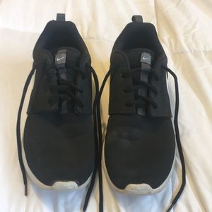 Nike roshe, size 9.5